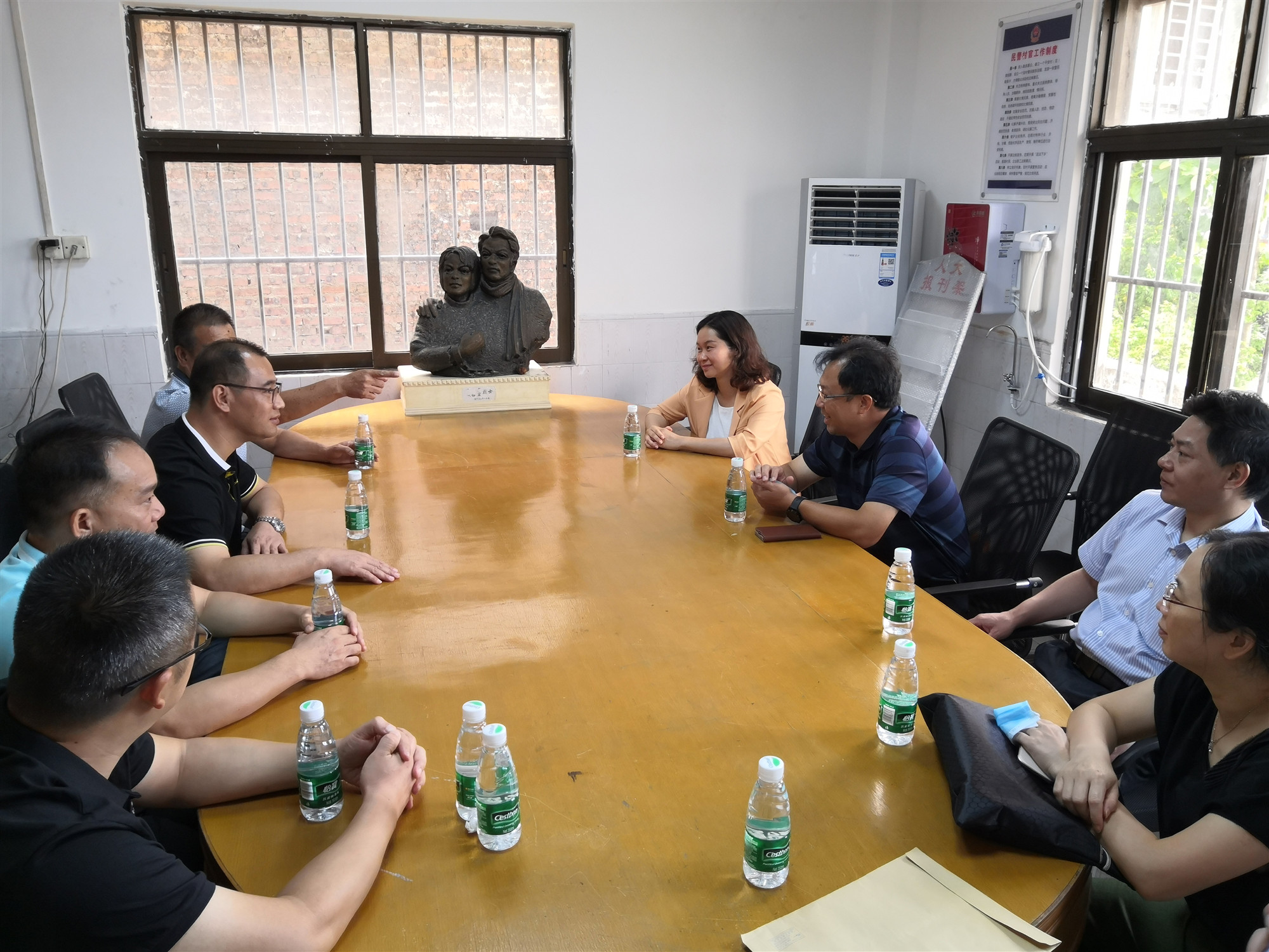 在茅冈村委会开展座谈.jpg