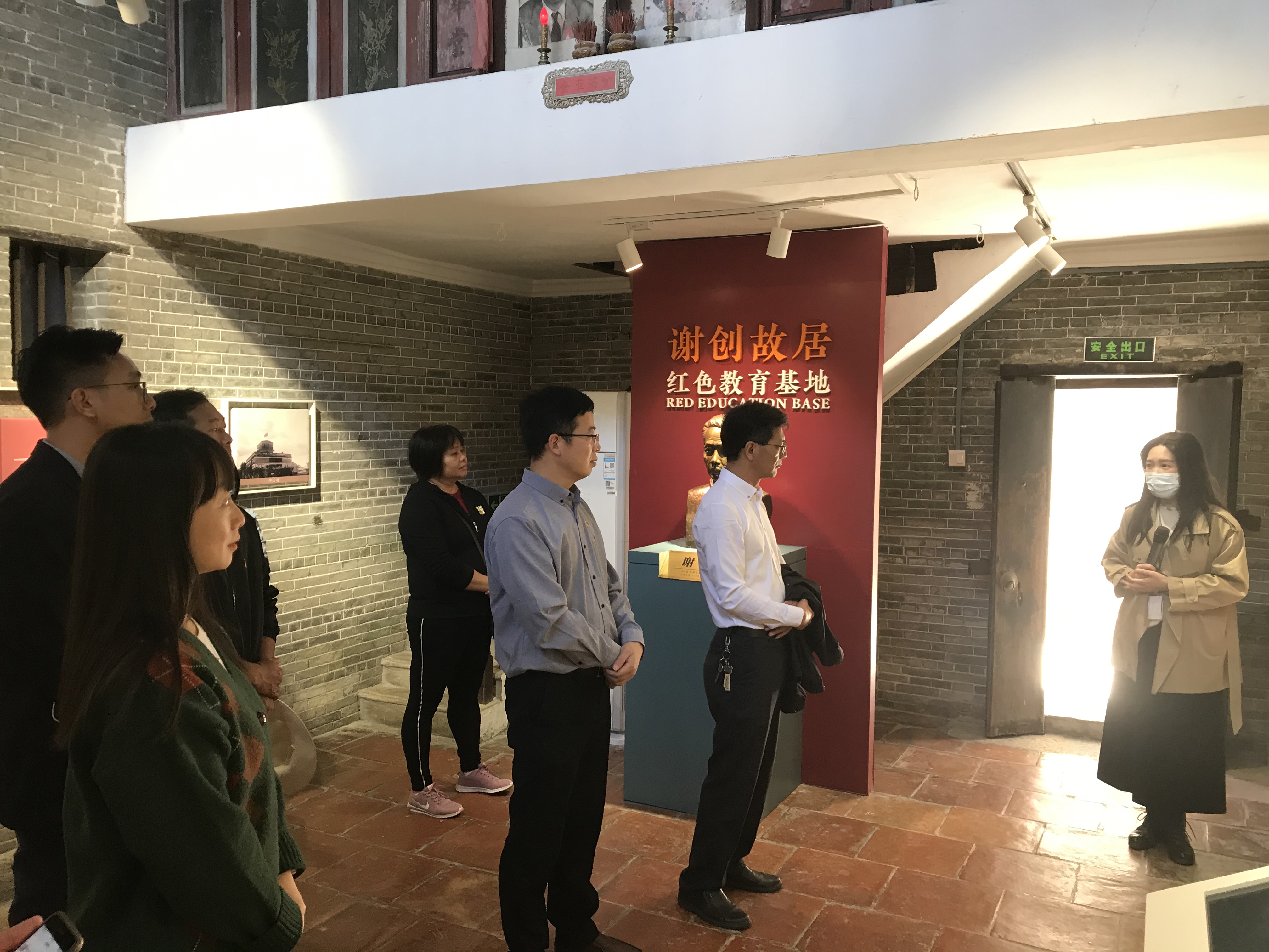 6参观谢创故居.jpg