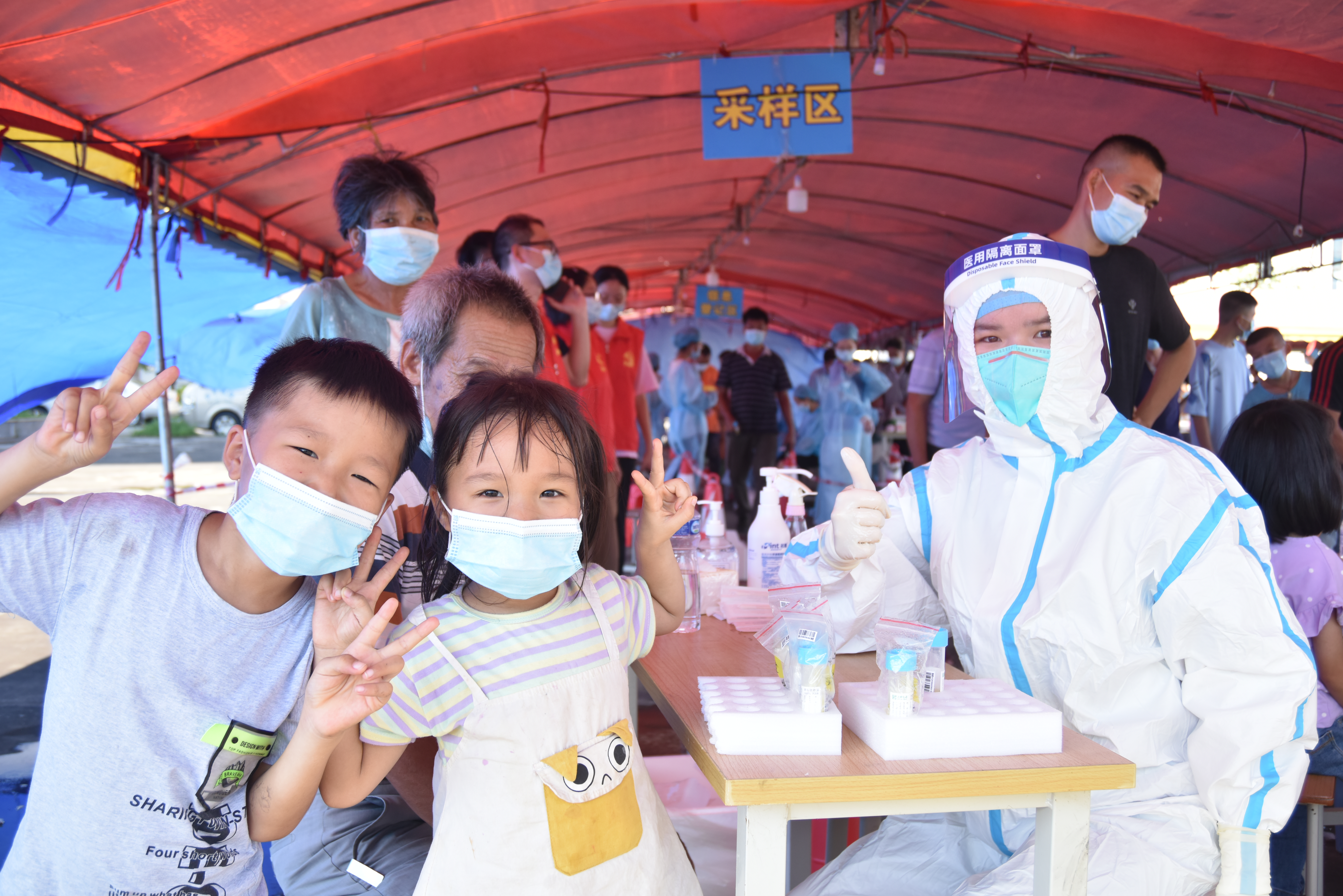 人民群众的健康和笑脸是最好的回报.JPG