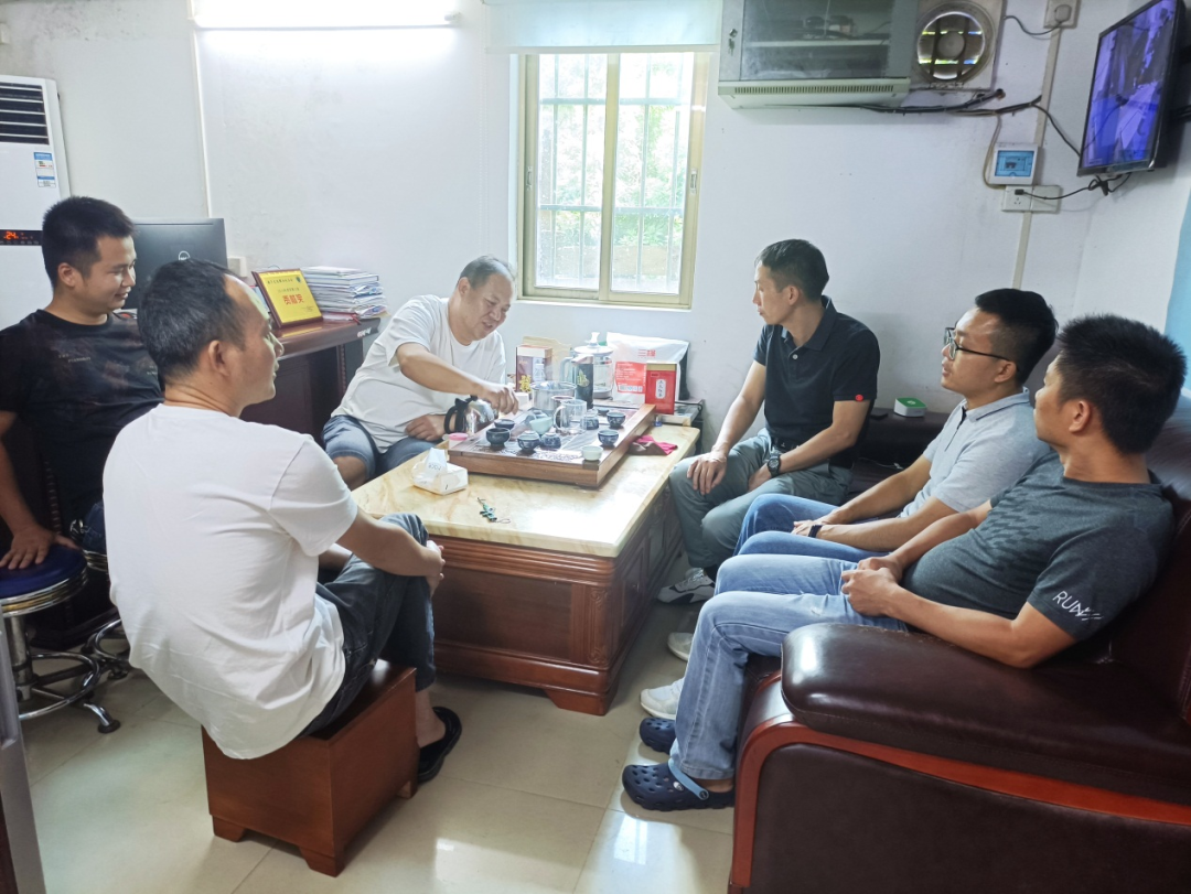 2驻村团队深入各村（社区）传达防台风会议精神，布置做好防台风相关工作.png