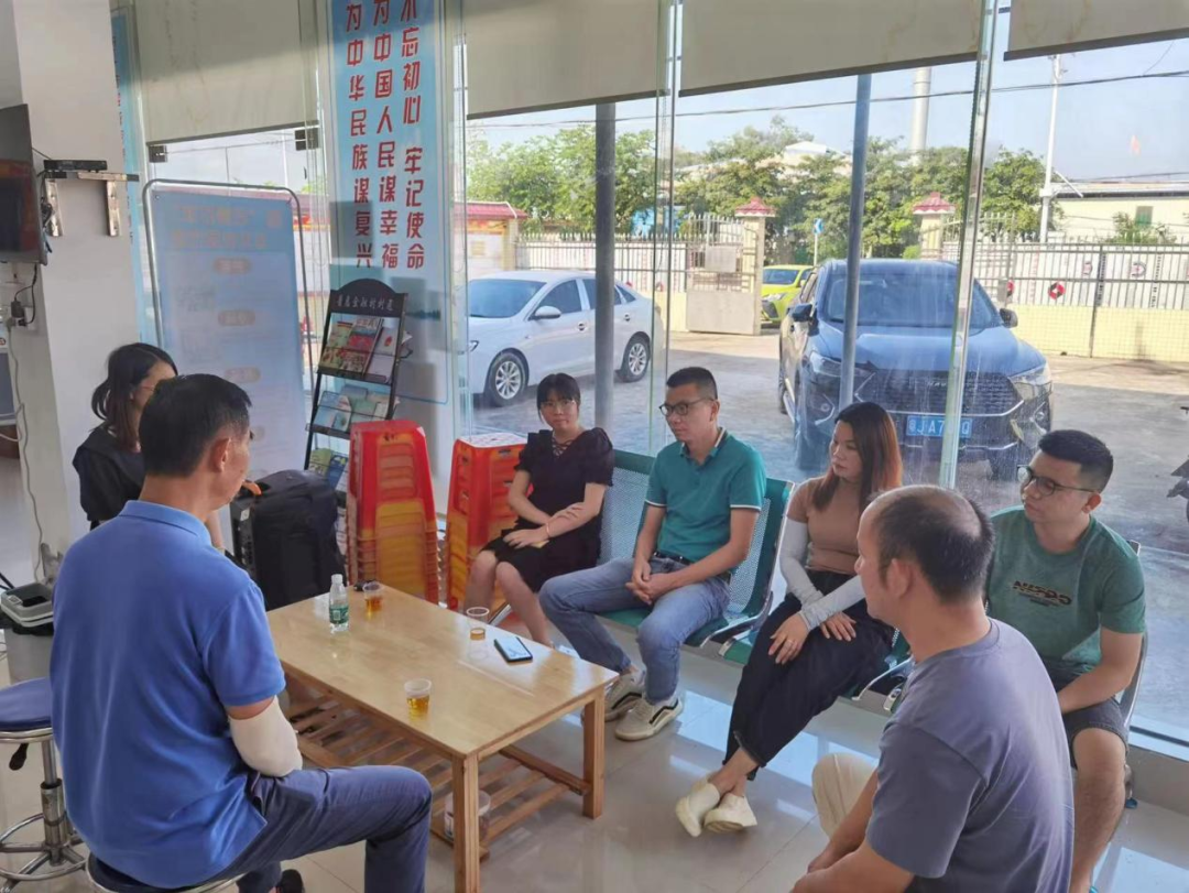 3驻村团队深入各村（社区）传达防台风会议精神，布置做好防台风相关工作.png