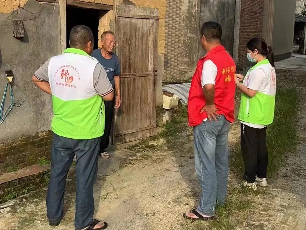 5防台检查组和驻村联系组下沉一下，对危旧房进行全面排查.jpg