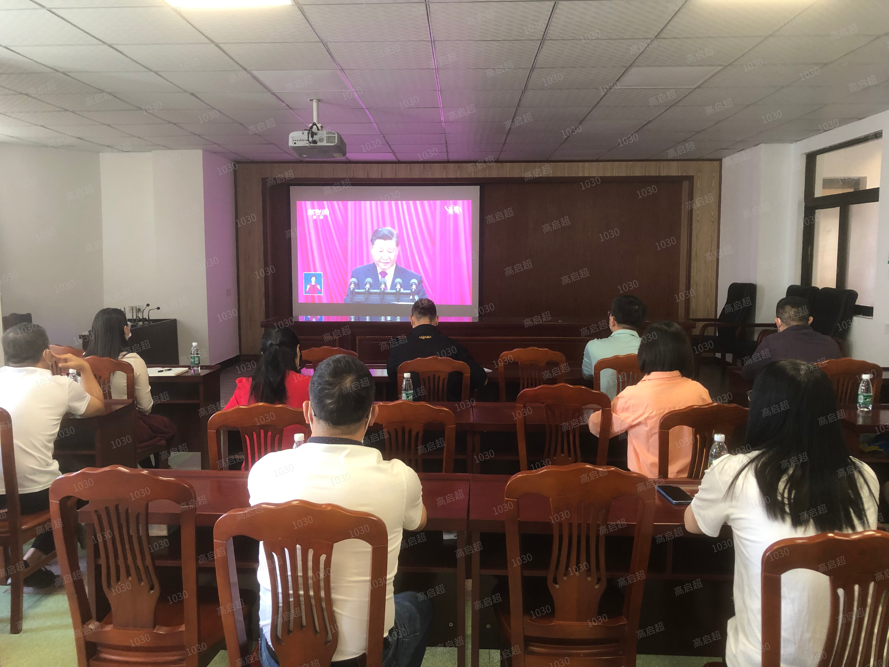 收看收听党的二十大代表大会.png