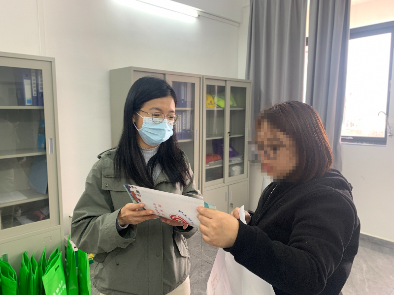 进企业走访摸查困难职工.jpg