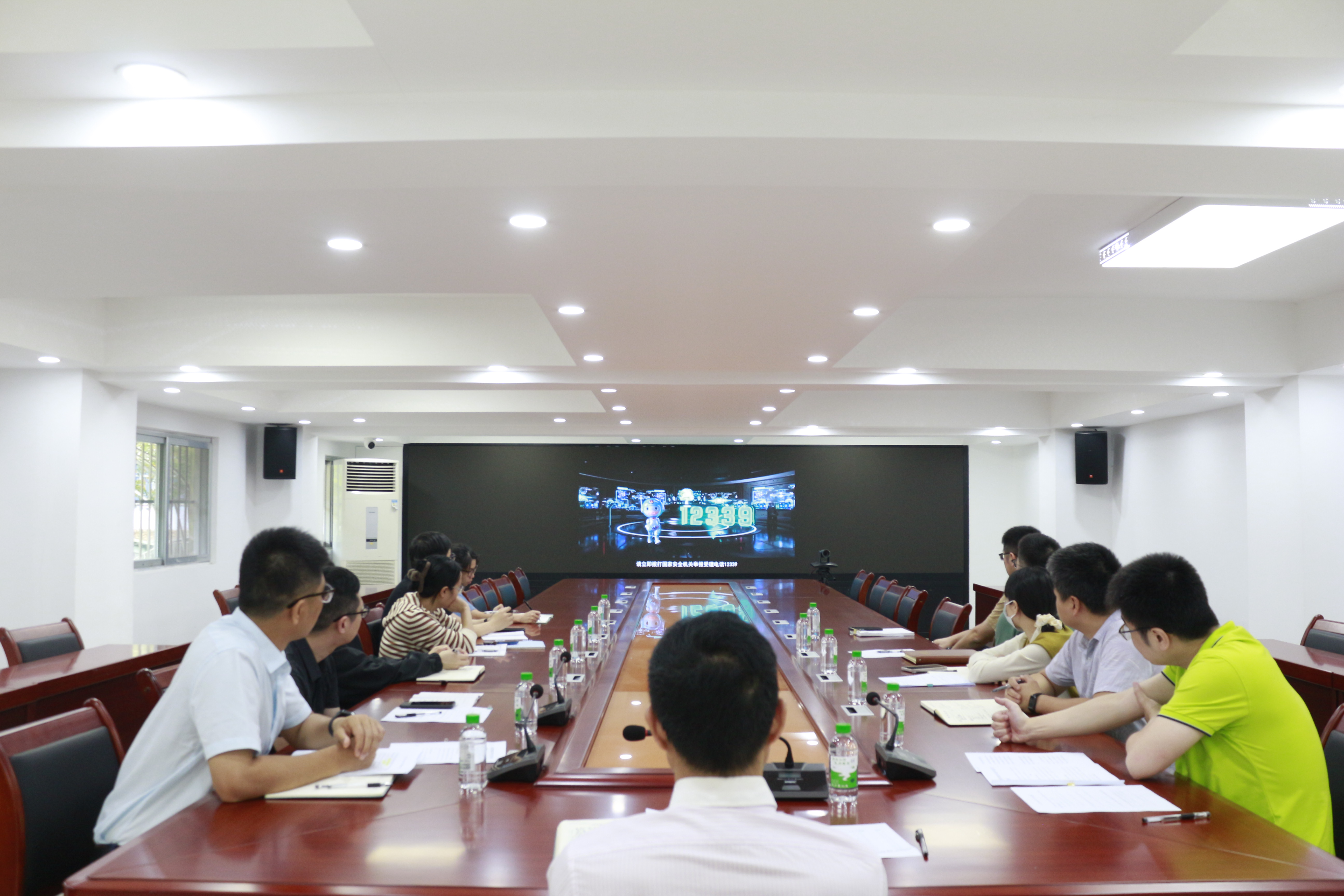 2.领导干部带头学—市信访局开展国家安全专题学习会.JPG